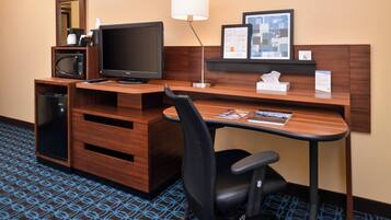 Bureau, espace de travail pour ordinateur portable, rideaux occultants