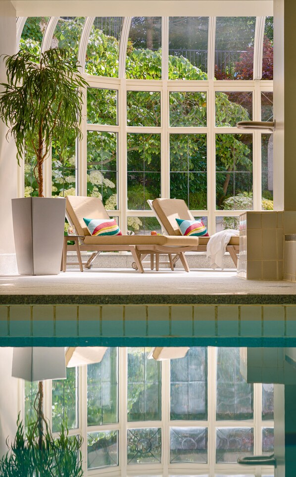 Indoor pool, pool loungers