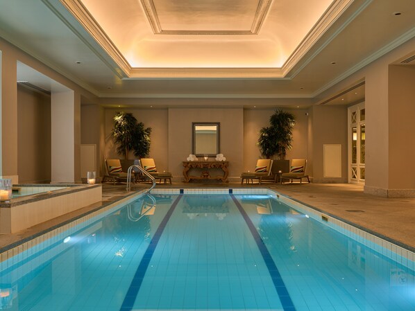 Indoor pool, pool loungers