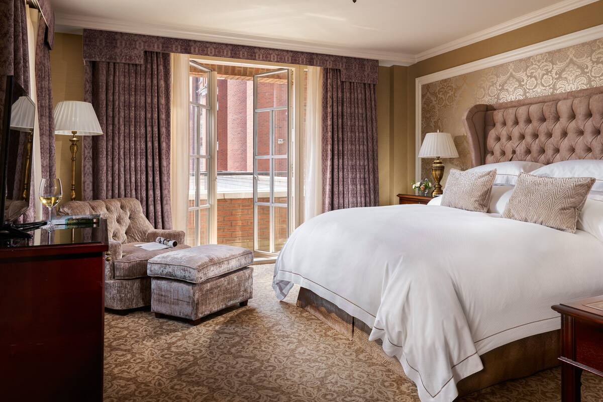 Suite, 1 Bedroom (Dining, Outdoor Terrace) | Egyptian cotton sheets, premium bedding, down duvets, pillow-top beds