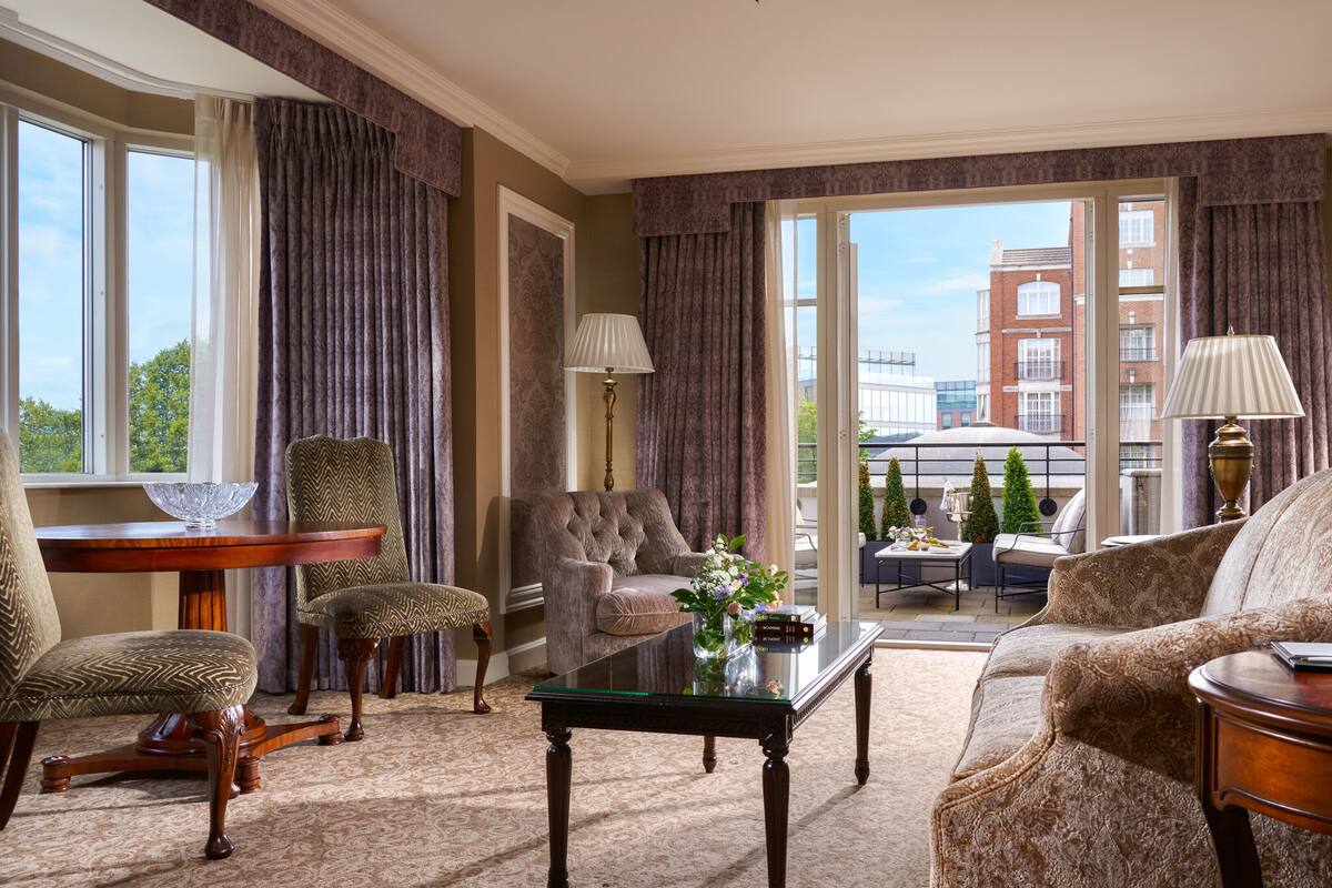 Suite, 1 Bedroom, Balcony (Dining) | Egyptian cotton sheets, premium bedding, down duvets, pillow-top beds