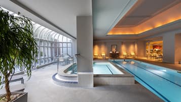 Indoor pool, pool loungers