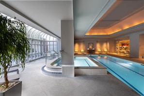 Indoor pool, sun loungers