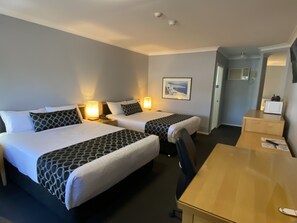 雙床房, 2 張加大雙人床 | 客房內保險箱、熨斗/熨衣板、免費無線上網、床單