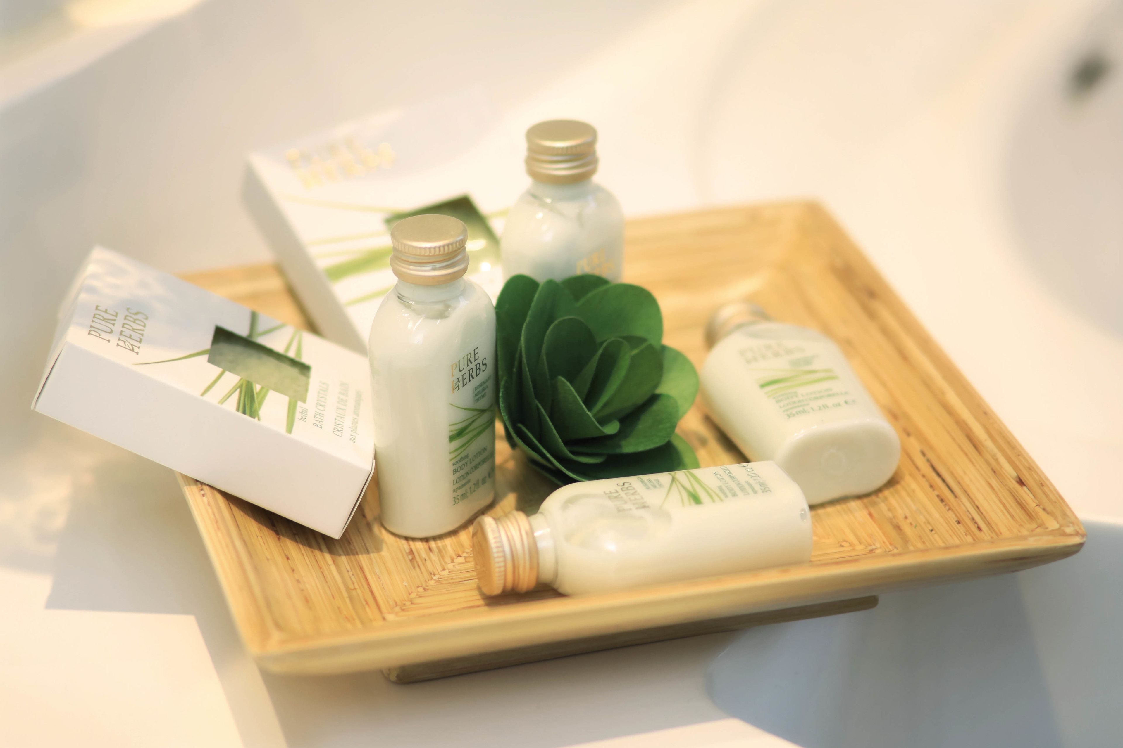 hydromassage showerhead, free toiletries, hair dryer, towels