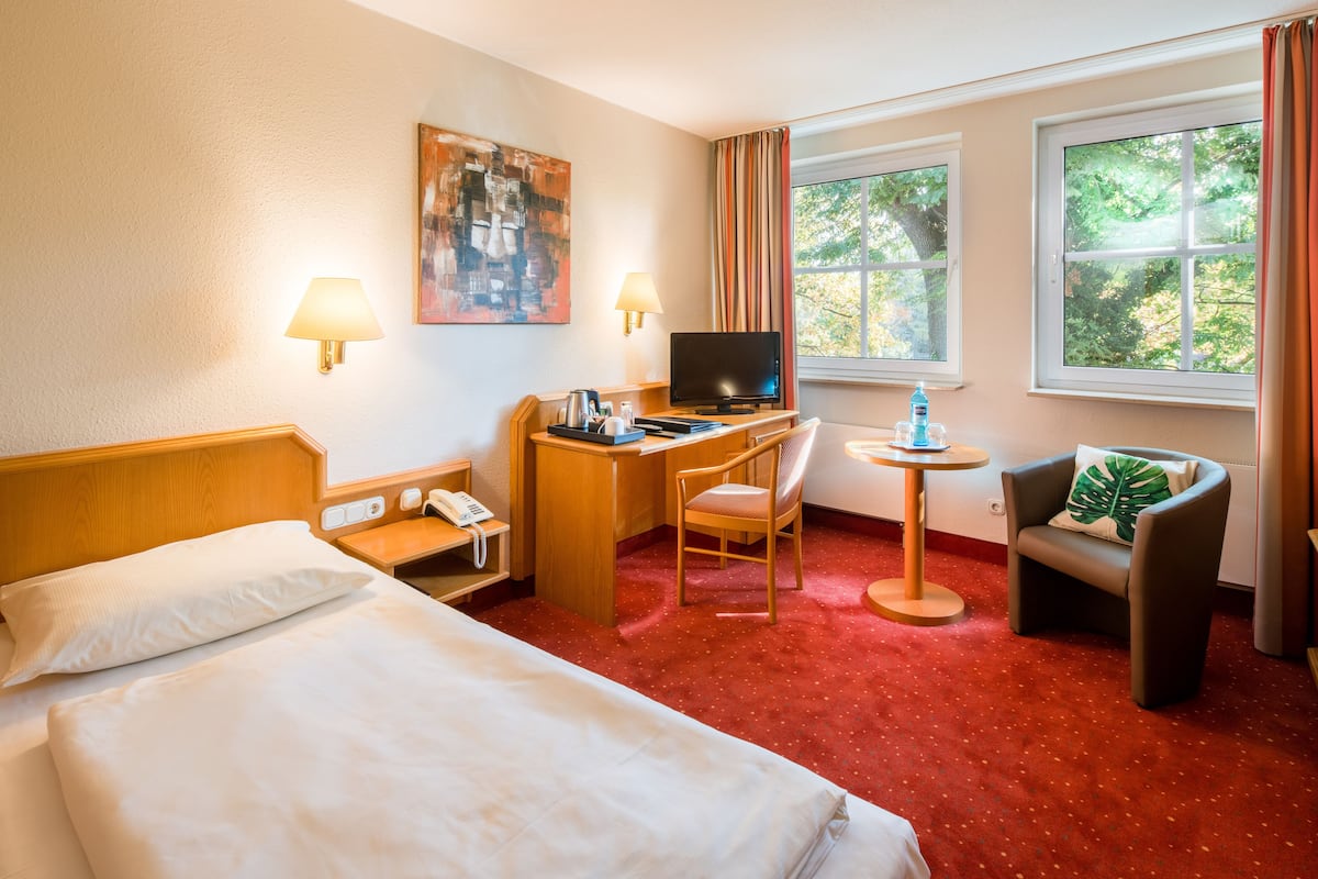Comfort Single Room, 1 Single Bed, Non Smoking | In-room safe, individually furnished, desk, laptop workspace