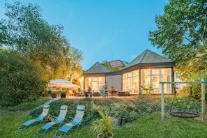 2 restaurants, breakfast, lunch served; local and international cuisine - Parkhotel Diani (Leipzig)