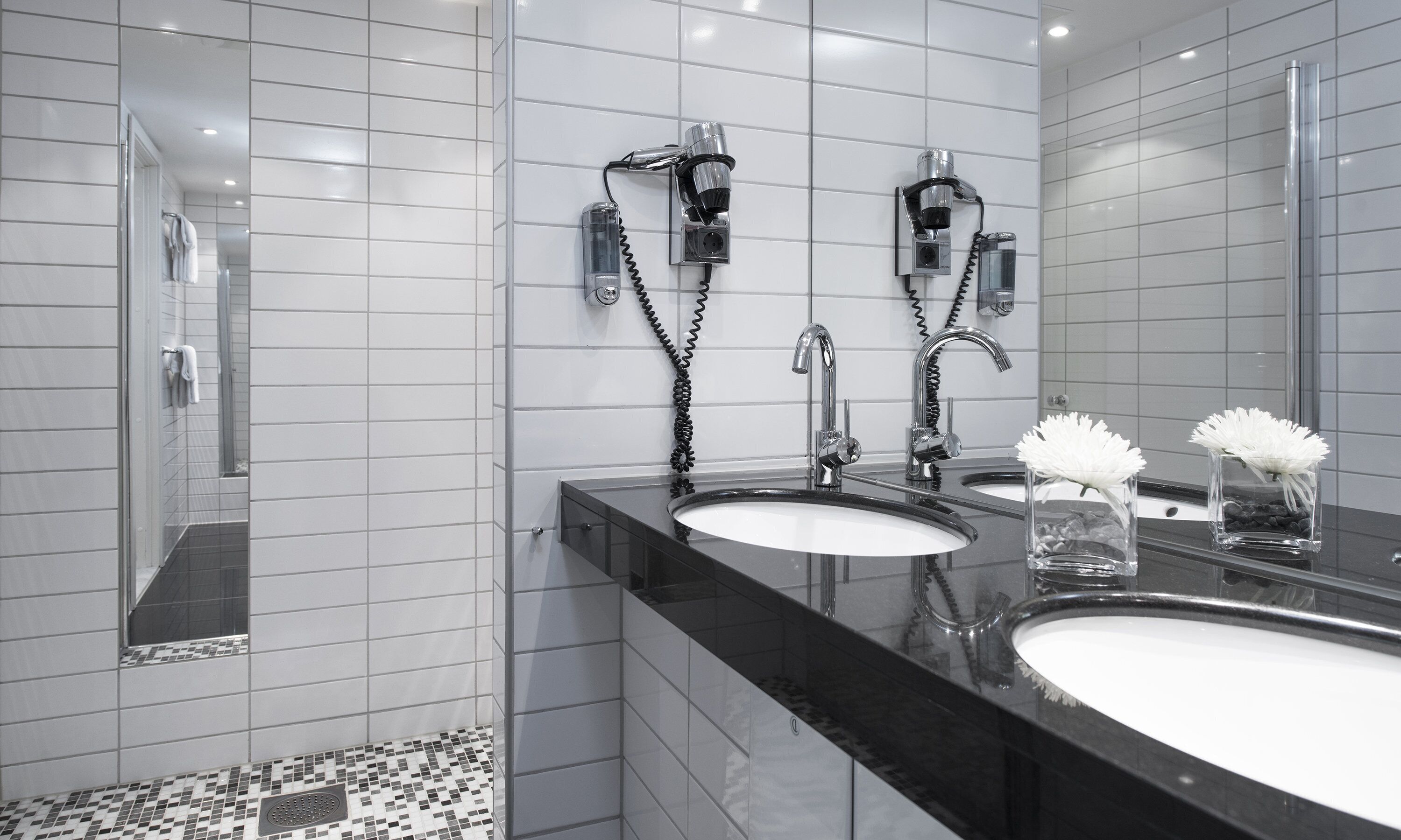 superior room, non smoking | bathroom | shower, hair dryer, towels