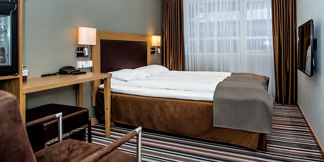 Seprai premium, minibar, meja kerja, dan Wi-Fi gratis