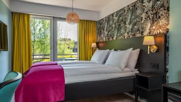 Hochwertige Bettwaren, Minibar, Schreibtisch, kostenloses WLAN