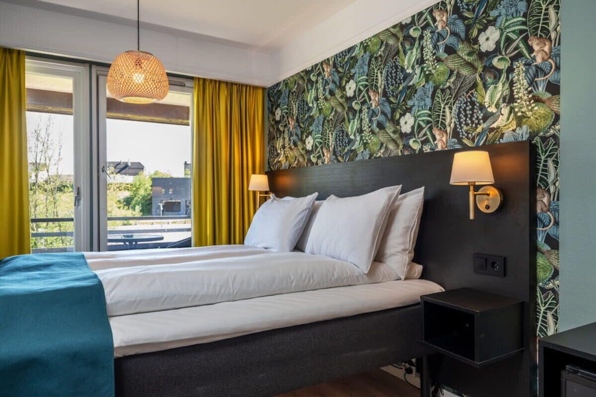 Premium bedding, minibar, desk, free WiFi