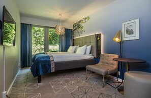 Hochwertige Bettwaren, Minibar, Schreibtisch, kostenloses WLAN