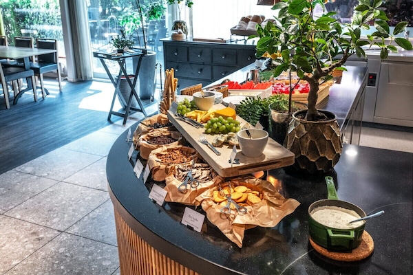 Breakfast, lunch, dinner served; local cuisine, garden views