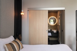 Deluxe Room | Memory foam beds, in-room safe, desk, laptop workspace - Hotel Keyser Breda (Breda)