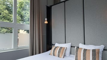 Suite Studio Luxe | Matelas mémoire de forme, coffres-forts dans les chambres, bureau