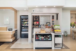 Snack bar - Hilton Garden Inn St. Charles (St. Charles)