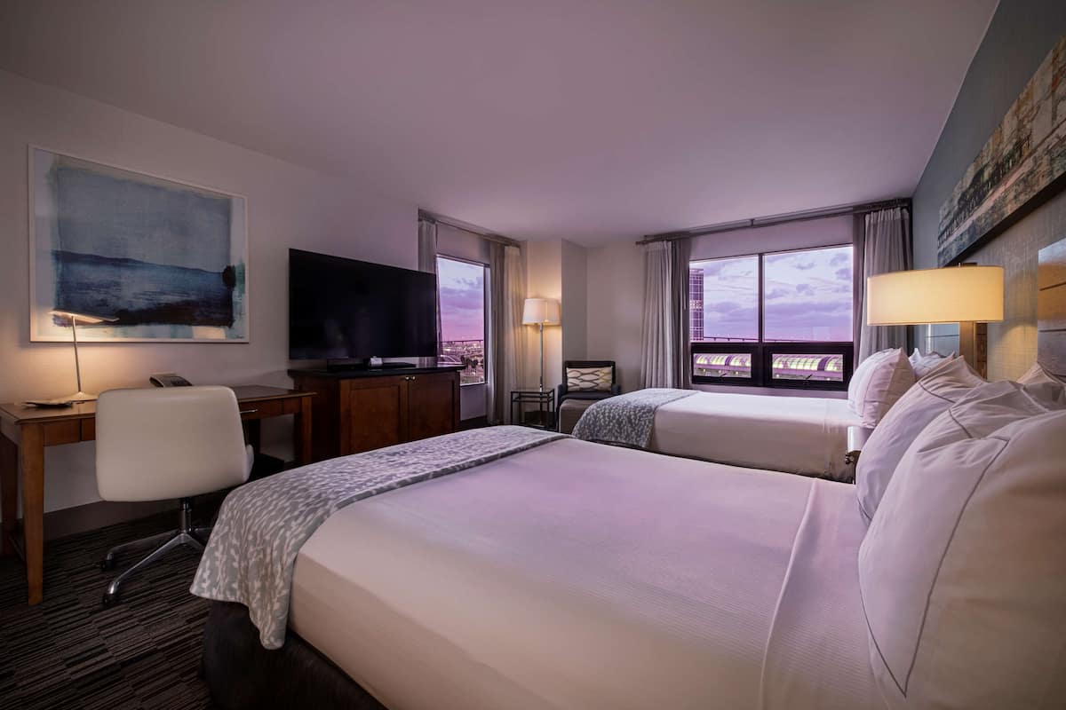Ropa de cama de alta calidad y camas con pillow-top