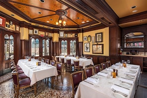 Breakfast, lunch and dinner served  - Hilton San Diego Gaslamp Quarter (San Diego)