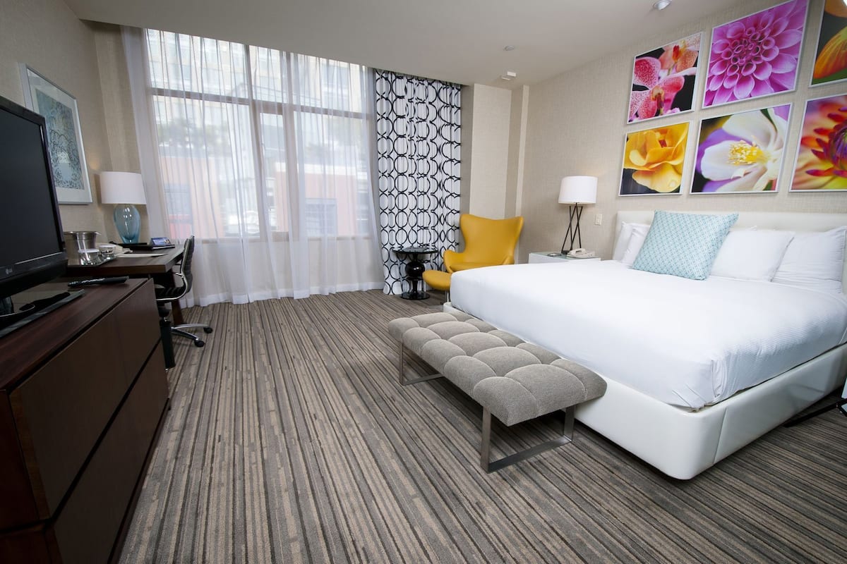 Ropa de cama de alta calidad y camas con pillow-top
