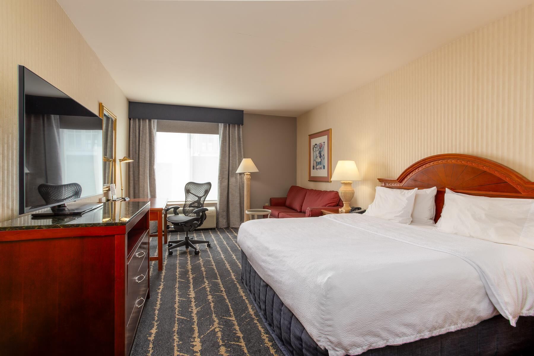 Rom | Sengetøy av topp kvalitet, skrivebord og skrivebord for bærbar PC