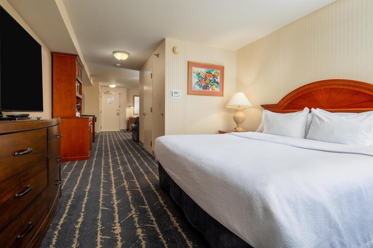 Rom | Sengetøy av topp kvalitet, skrivebord og skrivebord for bærbar PC