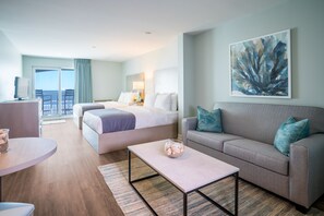 Room, 2 Katil Ratu (Queen), Balcony (Oceanfront) | Peti besi dalam bilik, meja, ruang kerja komputer riba 