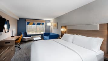 Suite, 1 kingsize bed met slaapbank | Een bureau, een laptopwerkplek, een strijkplank/strijkijzer