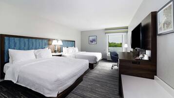 Premium bedding, desk, iron/ironing board, free WiFi