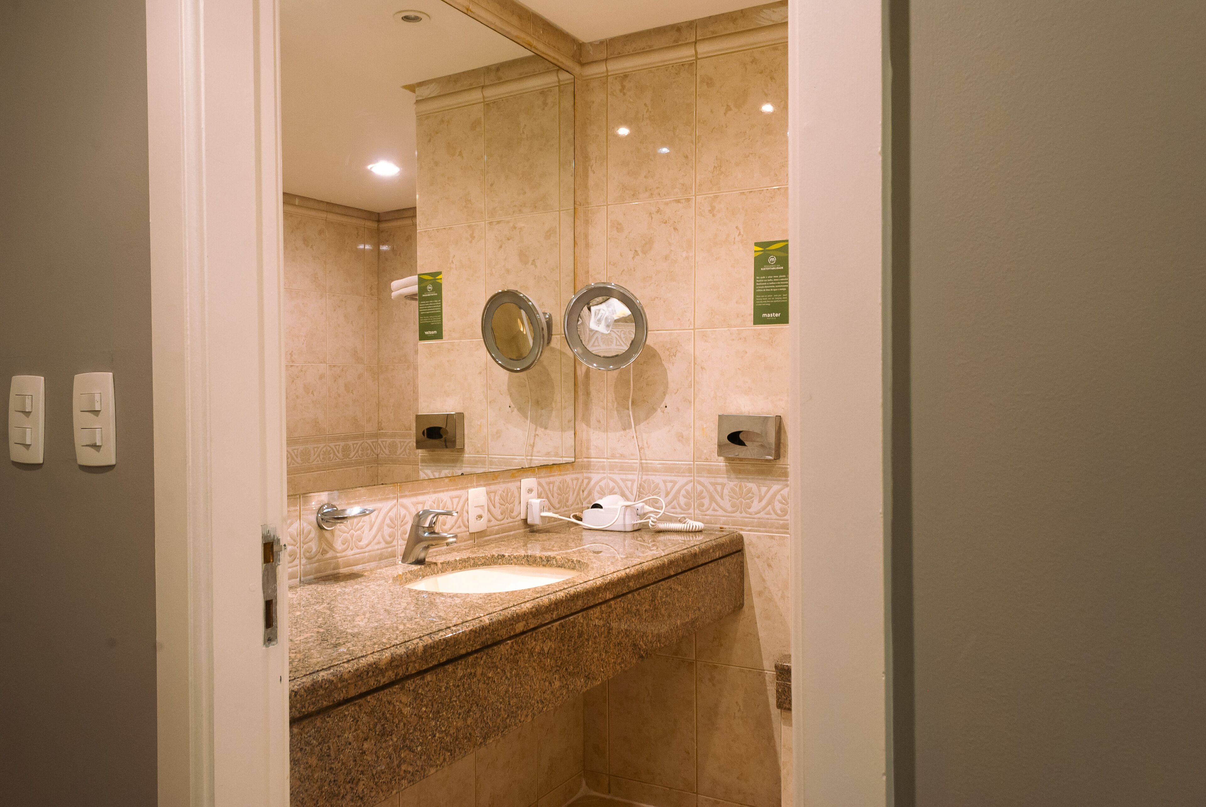 classic double room | 1 bedroom, minibar, in-room safe, desk