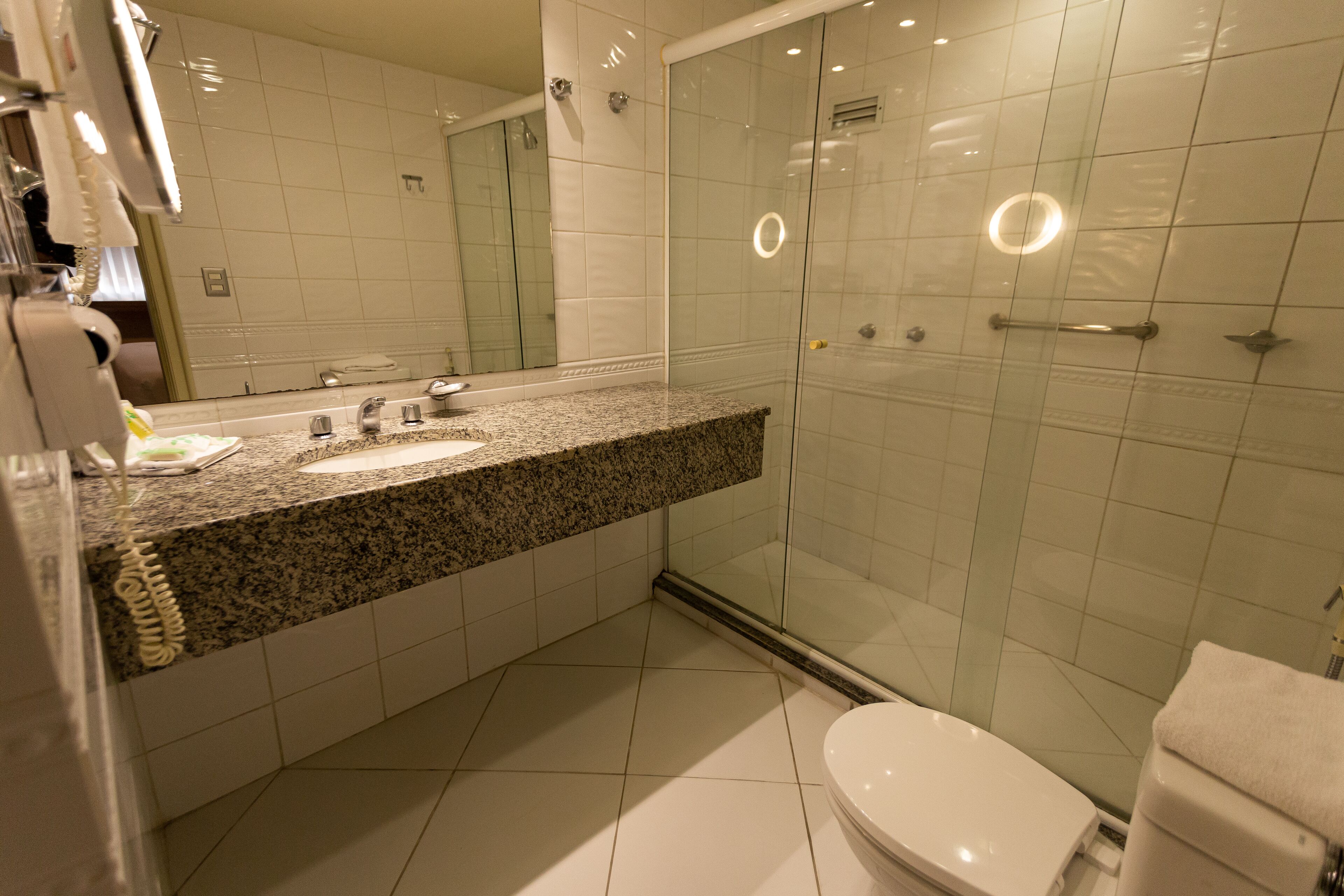 Foto - Master Porto Alegre Hotel - Av Carlos Gomes, Próximo ao Consulado Americano