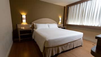 Superior Double Room | Minibar, in-room safe, desk, blackout drapes