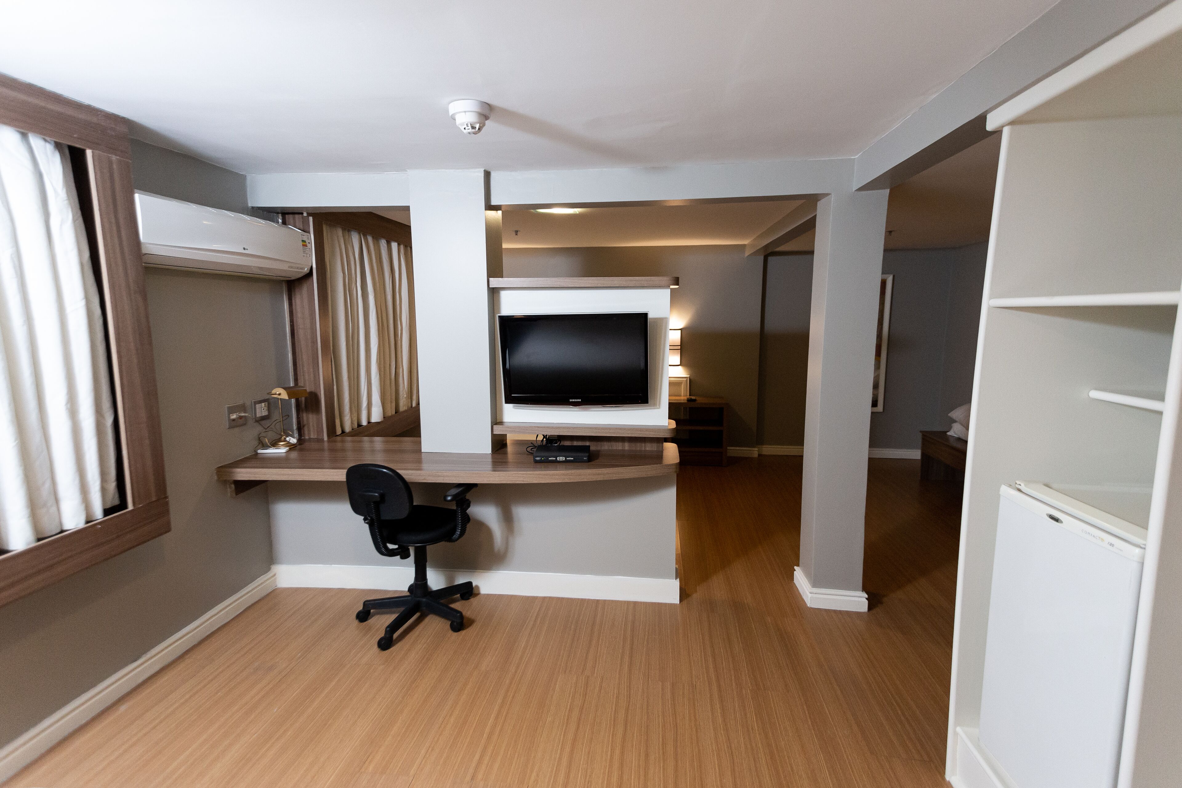 superior twin room, 2 double beds | 1 bedroom, minibar, in-room safe, desk