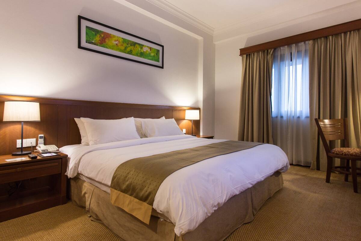Room, 3 Bedrooms | Hypo-allergenic bedding available, minibar, in-room safe, desk