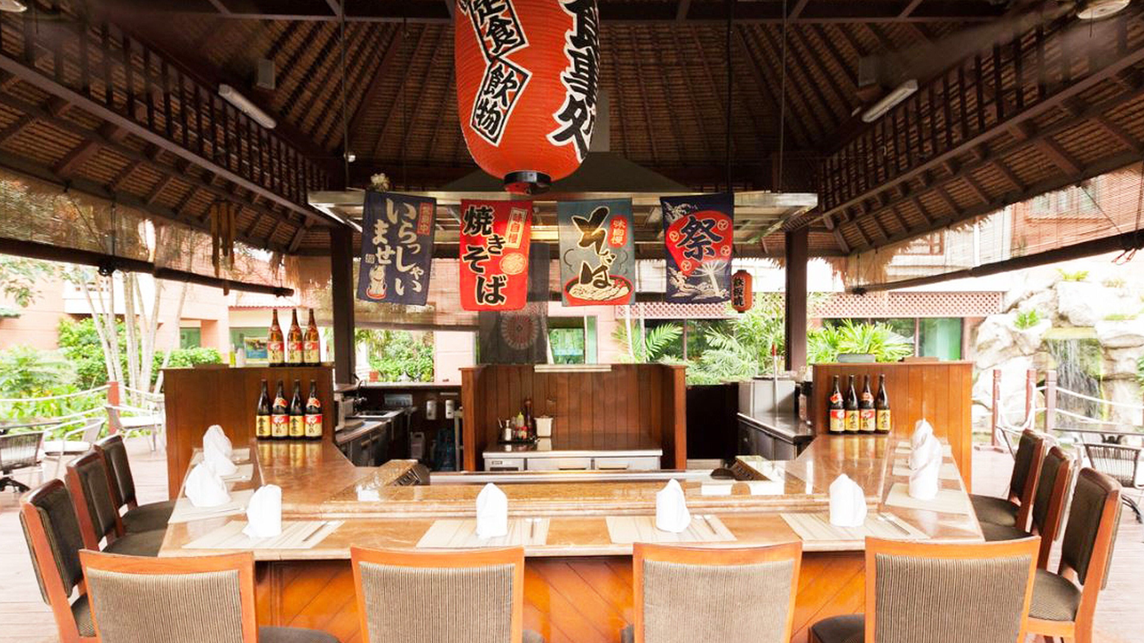 4 restaurants, dinner served, thai cuisine