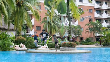Piscina coperta, 4 piscine all'aperto, cabine incluse nel prezzo