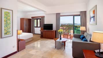 Deluxe Suite, 1 King Bed | Hypo-allergenic bedding, minibar, in-room safe, individually furnished