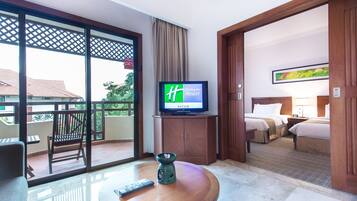 Hypo-allergenic bedding, minibar, in-room safe, individually furnished