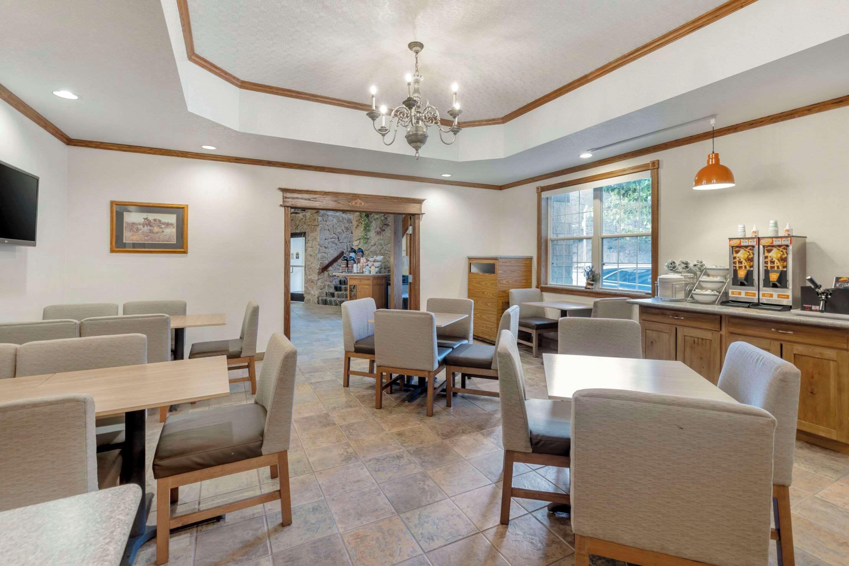 free buffet breakfast