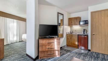 Schreibtisch, schallisolierte Zimmer, Bügeleisen/Bügelbrett