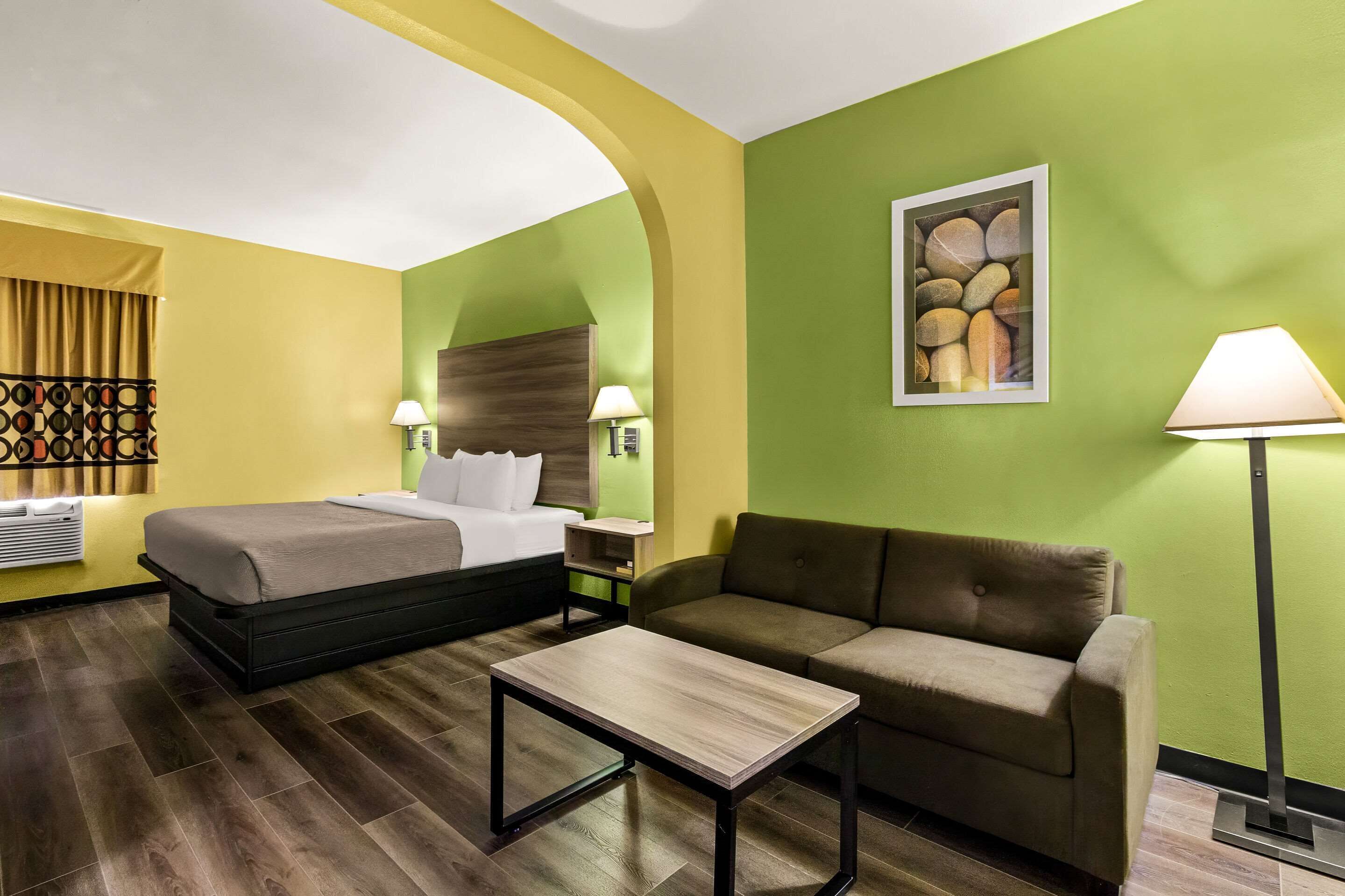 Kamar, 1 Tempat Tidur King, Bebas Asap Rokok | Meja kerja, ruang kerja ramah laptop, dan setrika/meja setrika