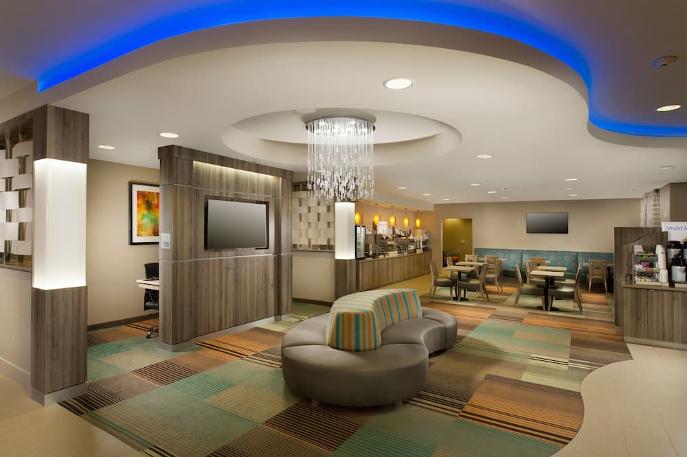 Holiday Inn Express & Suites DFW - Grapevine, an IHG Hotel