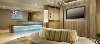 Holiday Inn Express & Suites DFW - Grapevine by IHG