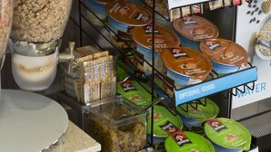 A variety of breakfast items including cereals, oatmeal, and hot oatmeal. - Holiday Inn Express & Suites DFW - Grapevine by IHG (Grapevine)