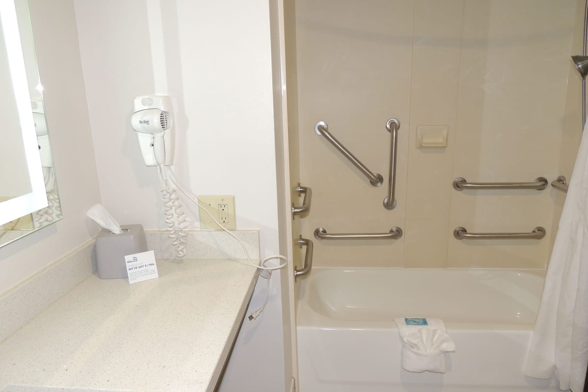 Standard Room, 1 King Bed, Accessible (Mobility, Accessible Tub) | Desk, blackout curtains, iron/ironing board, free cots/infant beds
