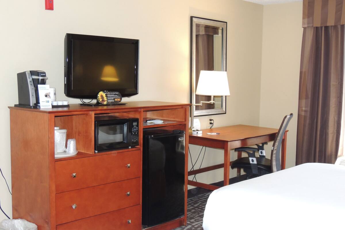 Standard Room, 2 Queen Beds | Desk, blackout drapes, iron/ironing board, cribs (free)