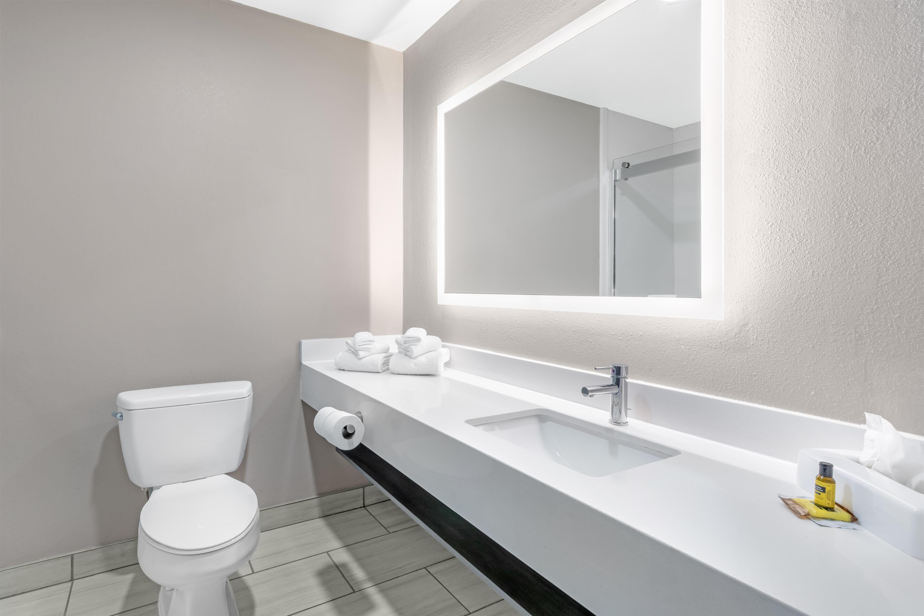 Separate tub and shower, free toiletries, hair dryer, towels