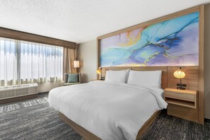 Suite, 1 Katil Raja (King), Accessible, Non Smoking (Walk-in Shower;with Single Sofabed) | Meja, ruang kerja komputer riba, seterika/papan seterika 
