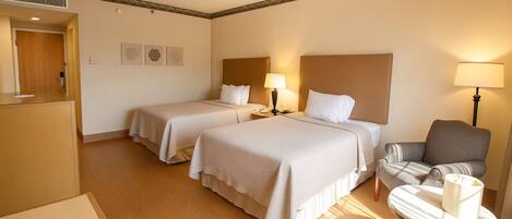 Dubbelrum | Värdeförvaringsskåp på rummet, skrivbord och ljudisolering