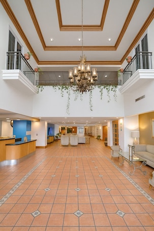 Lobby lounge. iStay Hotel Ciudad Victoria
