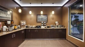 Petit déjeuner complet compris tous les jours
